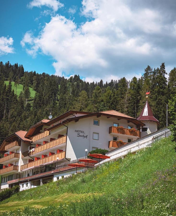 Hotel Seehof Weisberg-Taisten Buitenkant foto